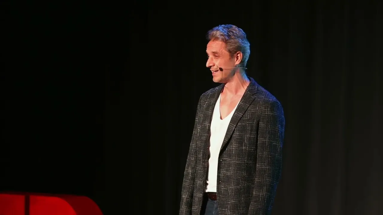 Duncan Sutherland, The Hidden Role of Archaea in the Gut Microbiome, TEDxEcublens