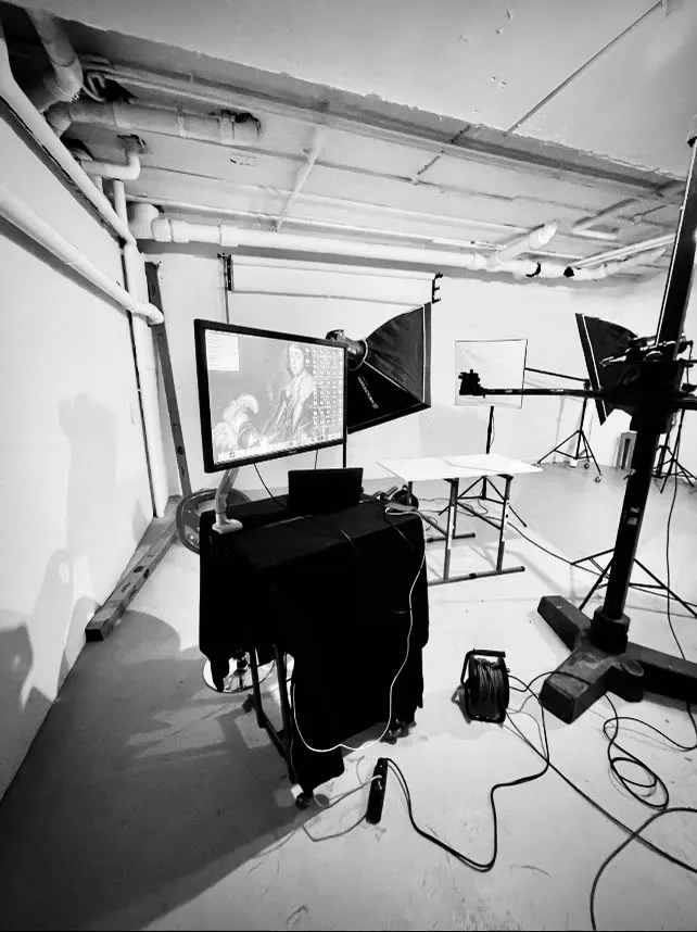Our Lausanne studio: softboxes, tethering monitor and backdrop