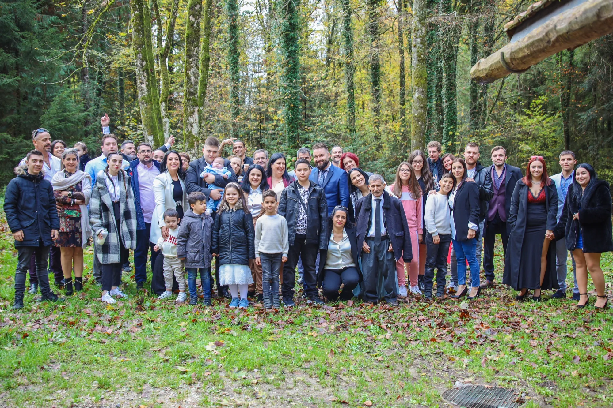 Group photo of the whole family in the forest