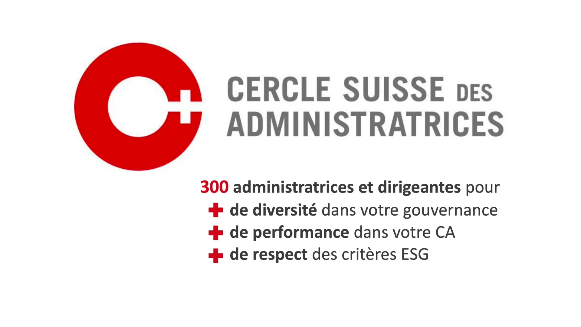 Des participantes échangent avant le début de la soirée