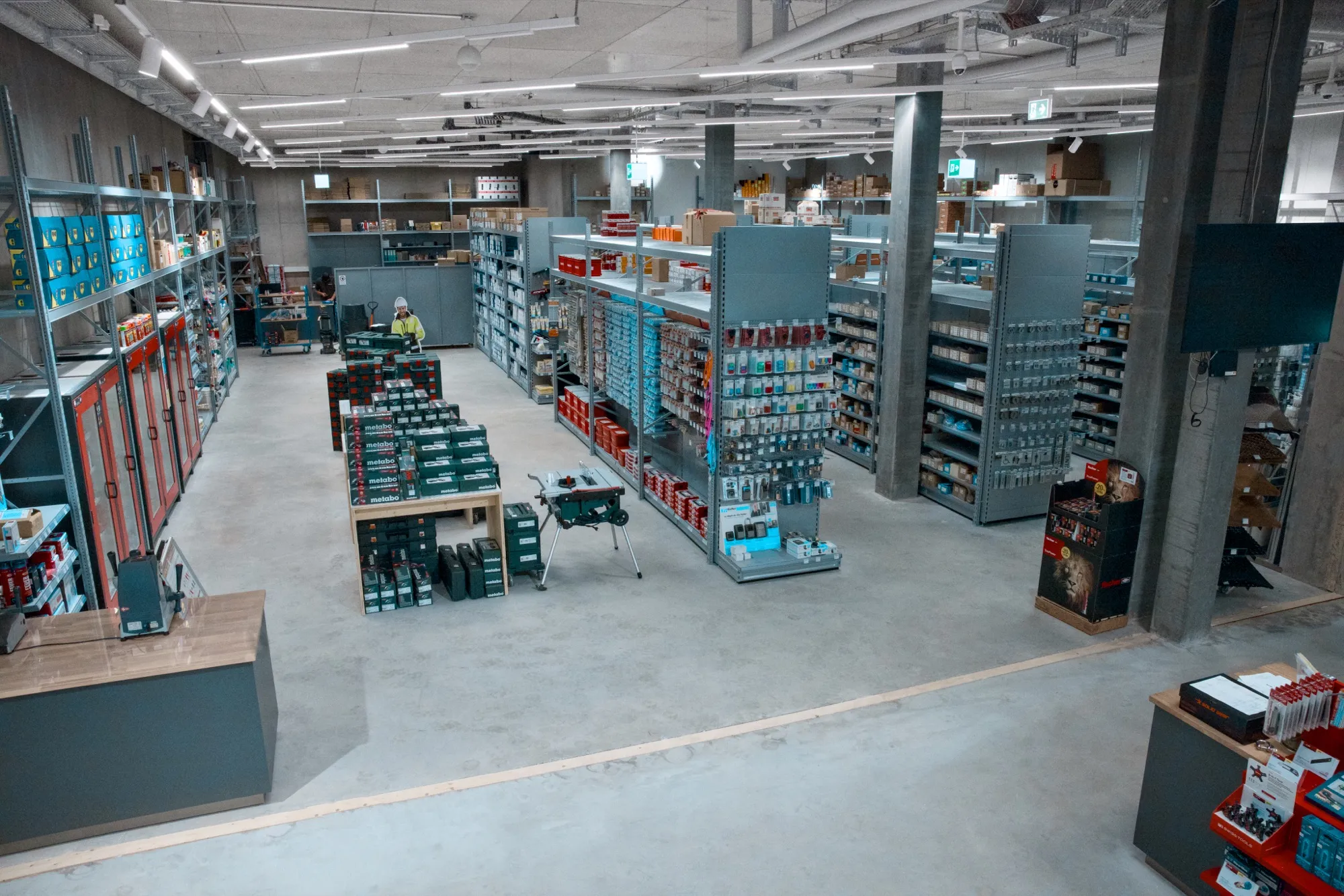 Vue d’ensemble des rayons du magasin