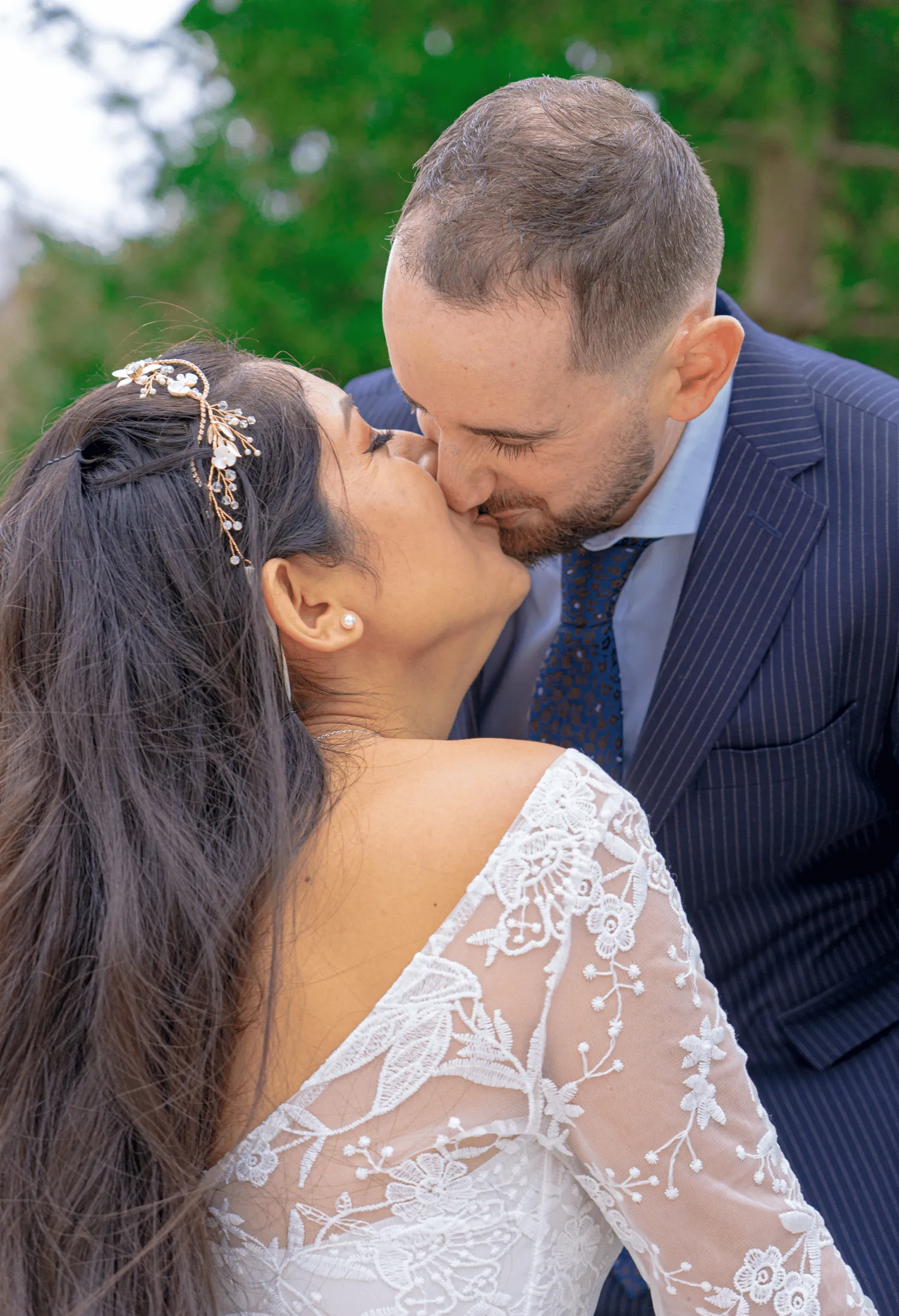 The couple’s kiss, lace gown