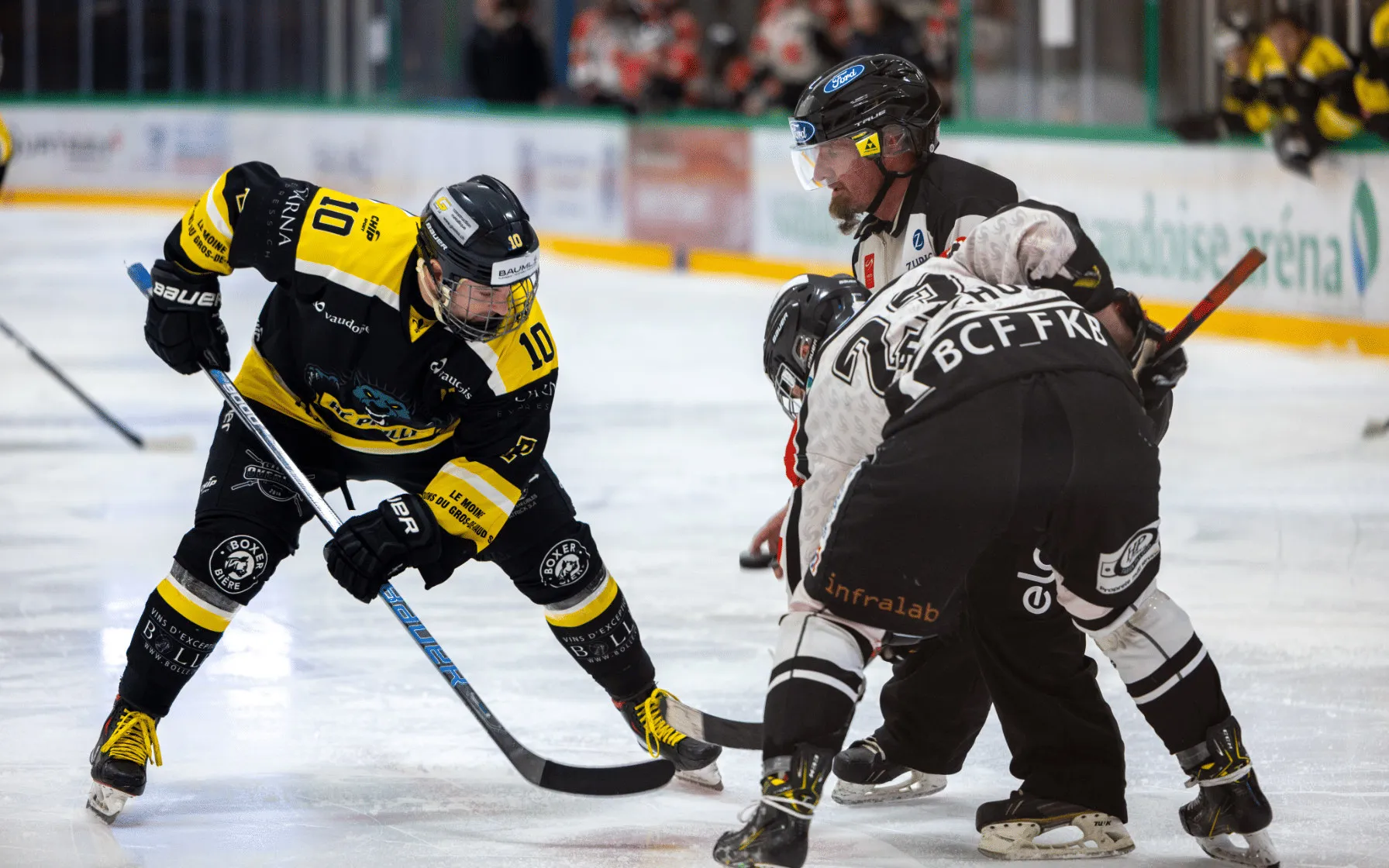 Face-off during an HC Prilly game
